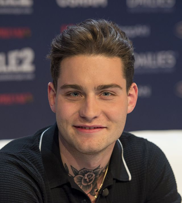 Douwe Bob weg uit Nederland na weigeren optreden Joods voetbaltournooi